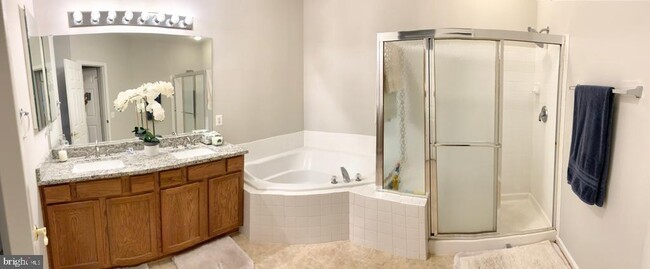 Building Photo - 17614 Four Seasons Dr