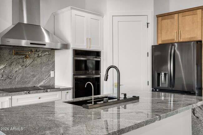 Building Photo - 22926 W La Mirada Dr