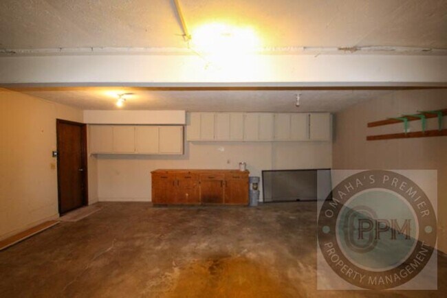 Building Photo - 5614 N 116th Ave