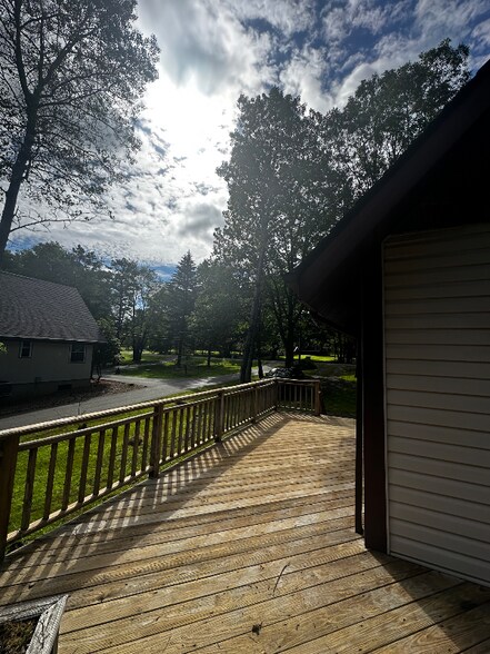 Building Photo - 121 Azalea Dr