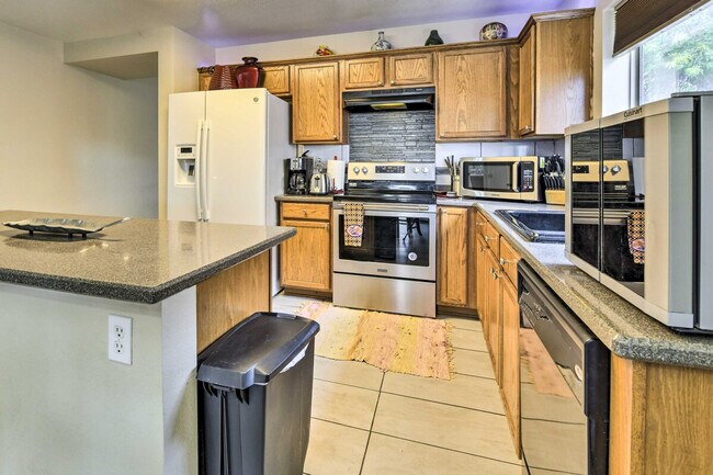 Building Photo - 1836 N Parkside Ln