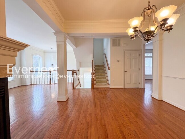 Building Photo - Spacious Living with Fireplace, Deck & Garage / 3 Bed & 4 Bath / Available Now!