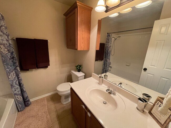 Building Photo - 6704 Golden Oak Ln