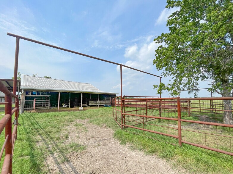 Building Photo - 123 County Road 127A