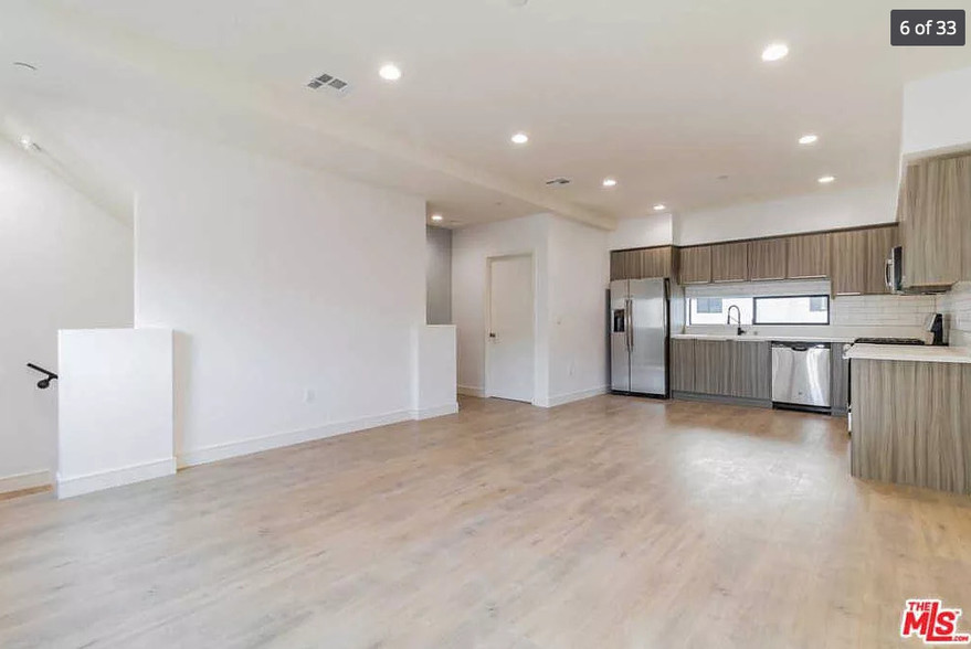 Building Photo - 412 N Ardmore Ave