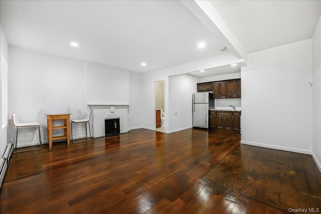 Building Photo - 53 Linden St