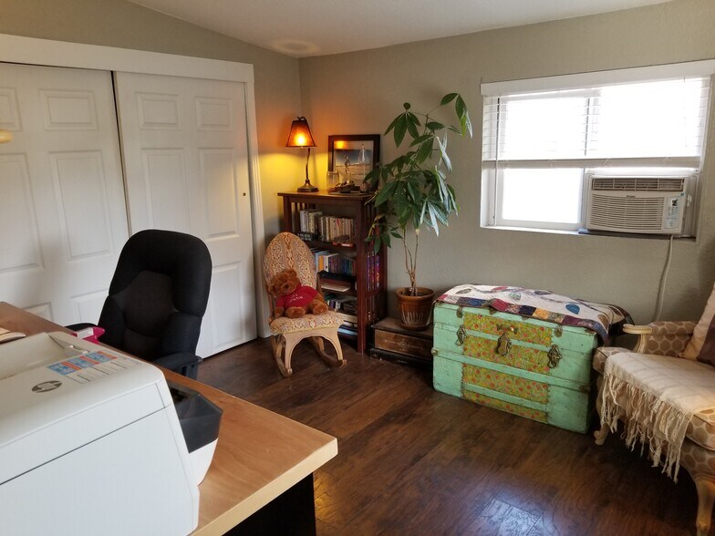 Office or bedroom - 2499 1/2 Pierce Street