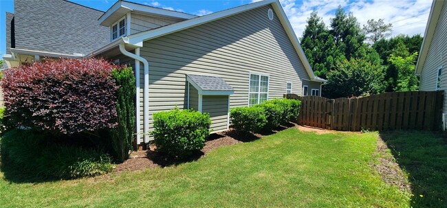 Building Photo - 102 Mcleod Dr