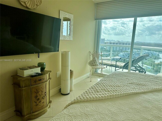 Building Photo - 16500 Collins Ave