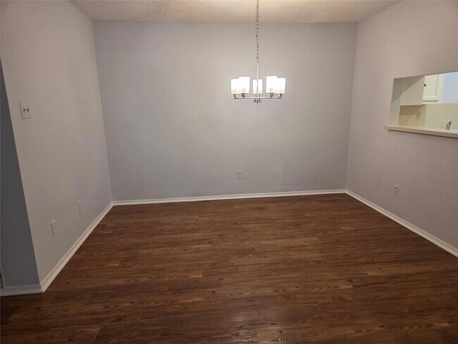 Building Photo - 8111 Baywood Dr