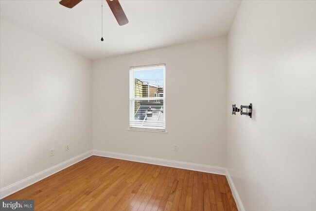 Building Photo - 2653 S 6th St