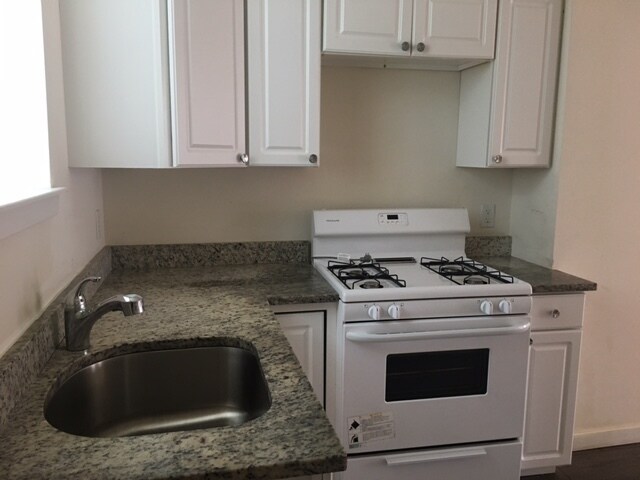 Building Photo - 2 BED 1 BATH house in South Philly!