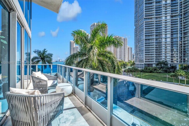 Building Photo - 200 Biscayne Blvd Way