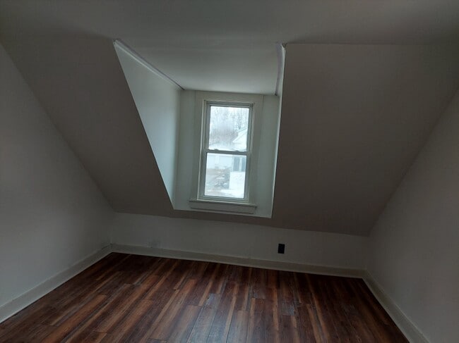 Building Photo - 43 York St