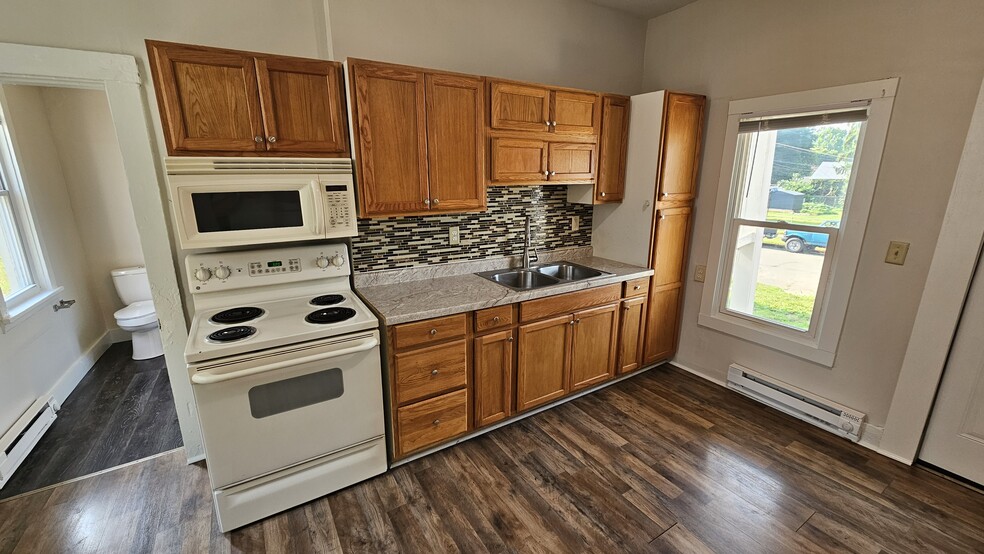 Kitchen - 238 S Maple St