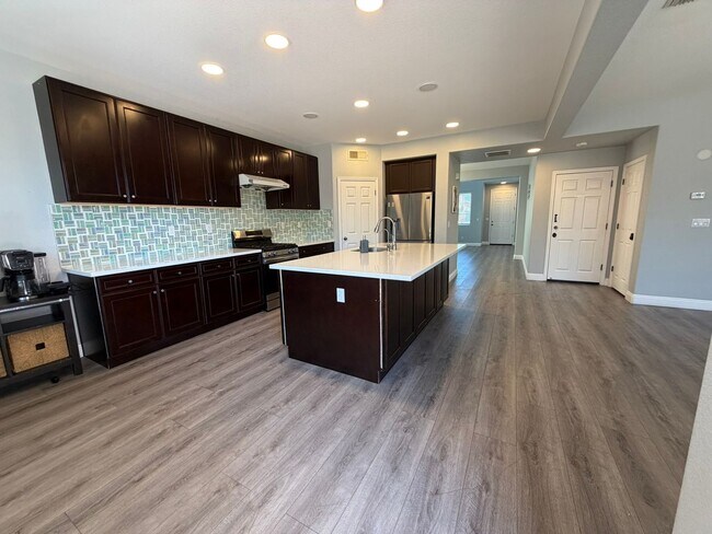 Building Photo - AVAILABLE NOW! LEASE TODAY! 4 Bedroom 3 Bath Elk Grove Home with Bonus Room!