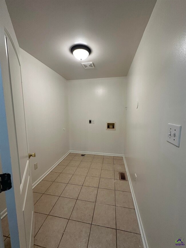 Building Photo - 124 Glen Oaks Rd