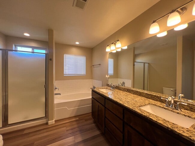 Building Photo - 4 Bedroom 2 Bathroom Fallon Home