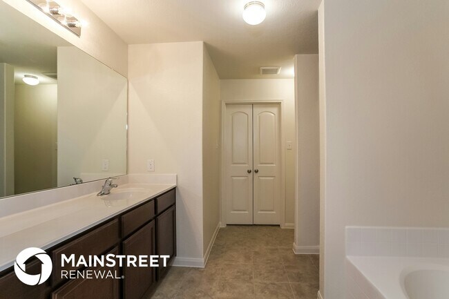 Building Photo - 9514 Olive Stone Dr