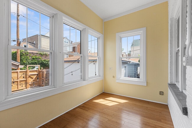 Building Photo - 928 W 32nd St