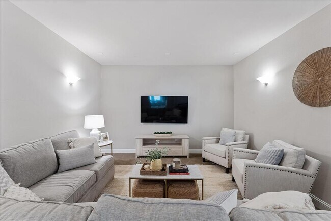 Building Photo - 5823 Stratton Wds Dr