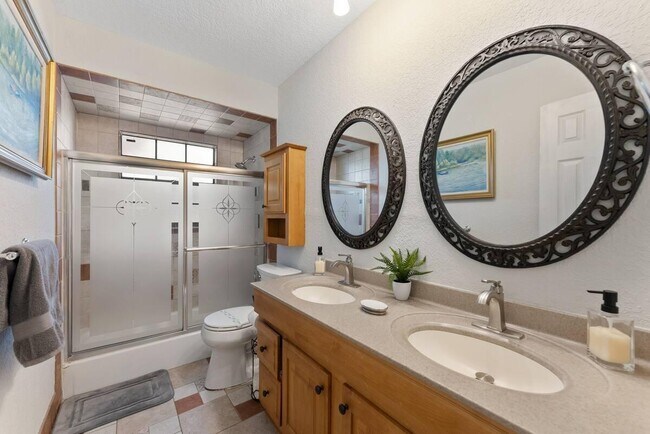 Building Photo - 166 Old Country Rd S