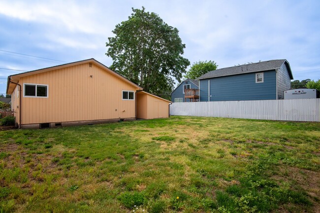 Building Photo - Charming, Newly-Renovated 3 Bed, 1.5 Bath ...