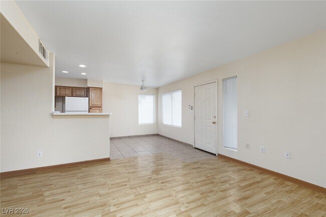 Building Photo - 5710 E Tropicana Ave