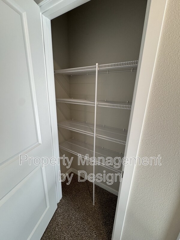 Building Photo - 9788 Crestview Dr