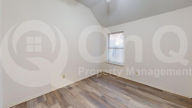Building Photo - 733 Rockett Ln