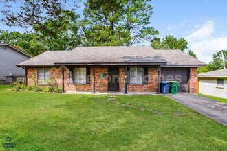 Building Photo - Charming 3 BR Brick Home with Upgraded Kitchen, Stone Fireplace & Sunroom in Little Rock
