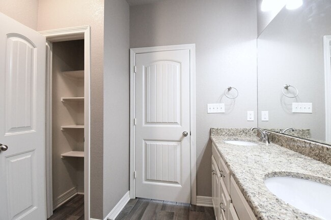 Building Photo - Modern 3-Bedroom 2 Bath Duplex in South Tyler