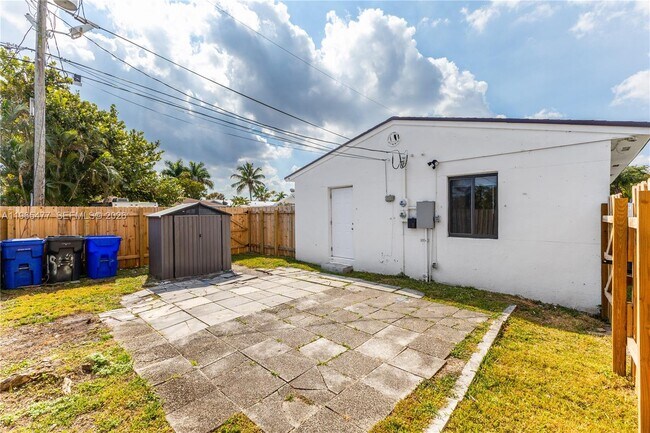 Building Photo - 1918 Taft St