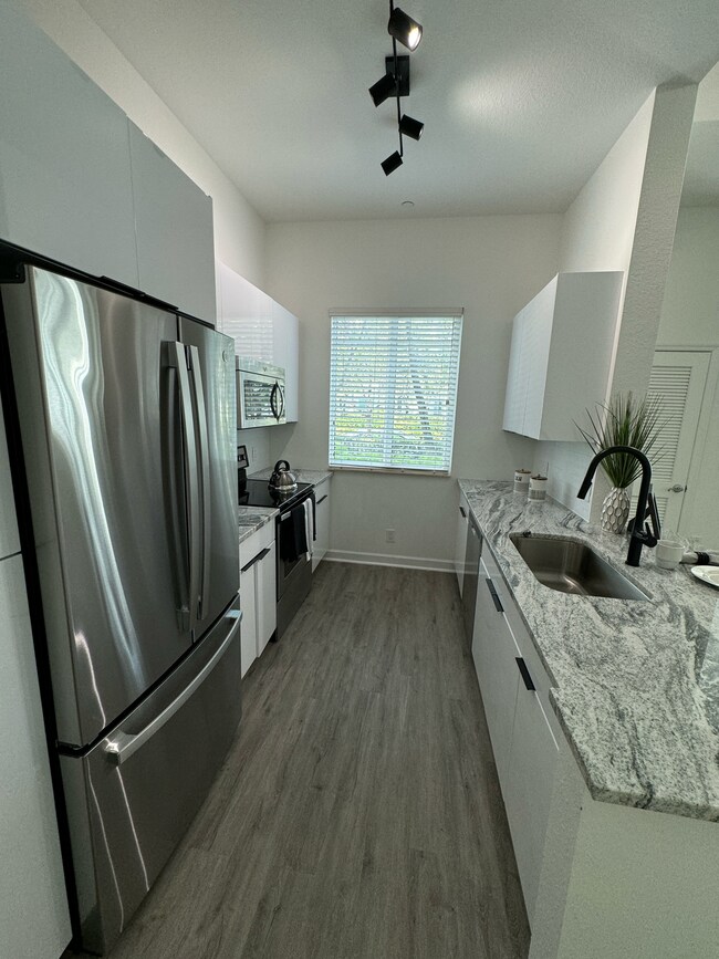 kitchen - 8235 Lake Dr