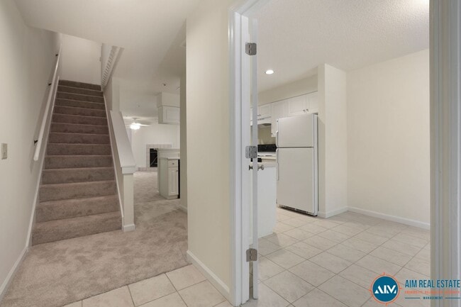 Building Photo - Updated Wyndemere Condo at Yacht Cove – Fr...