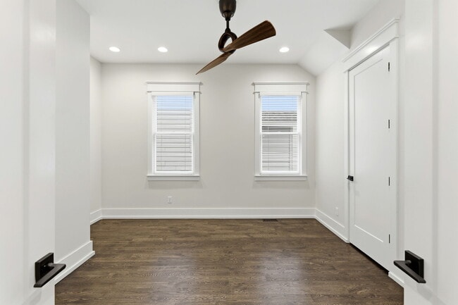 Building Photo - 1708B 15th Ave S