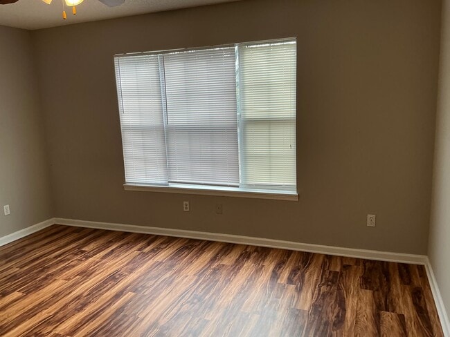 Building Photo - 1414 Jane St