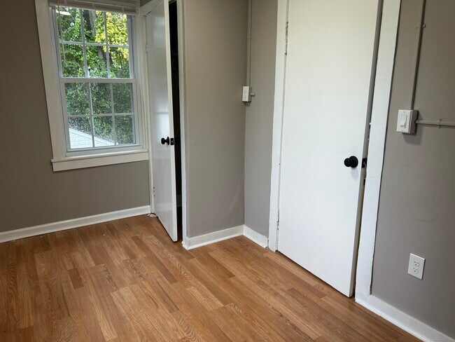 Building Photo - 92-98 Boswell Ave