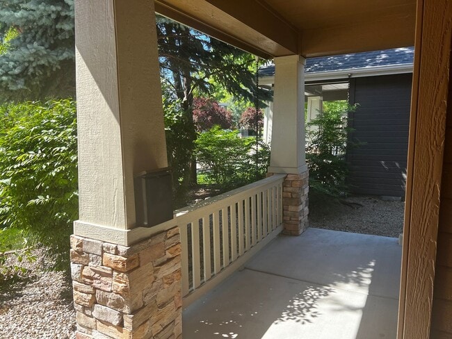 Building Photo - "Luxury Living: Stunning home with marble counter tops & Fireplace!"