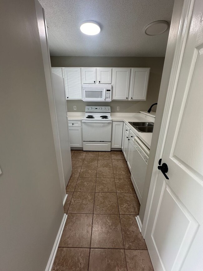 Building Photo - S204