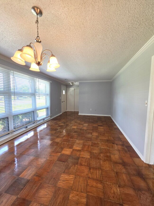 Building Photo - Newly Updated Home in Seagate Village