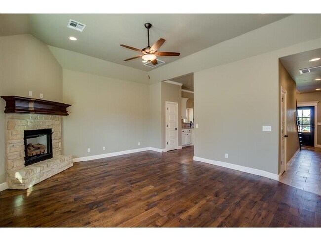 Building Photo - NEWER HOME  FOR LEASE IN EDMOND
