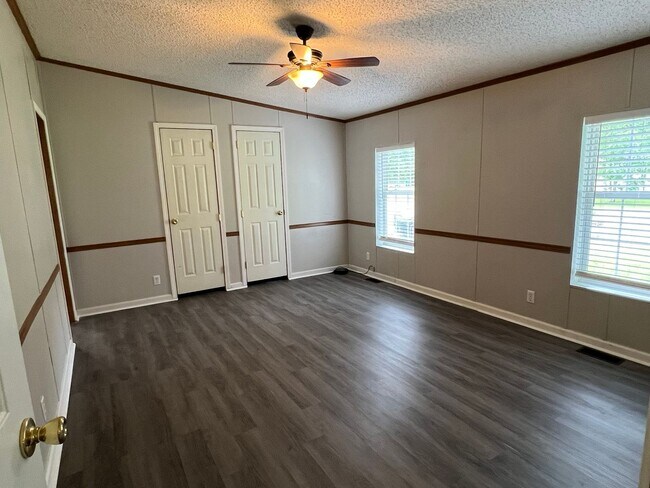 Building Photo - Cedar Lane