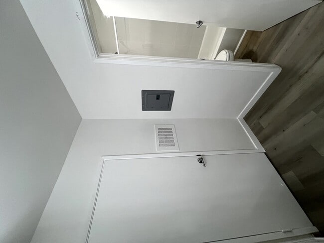 Interior Photo - 12706 Venice Blvd
