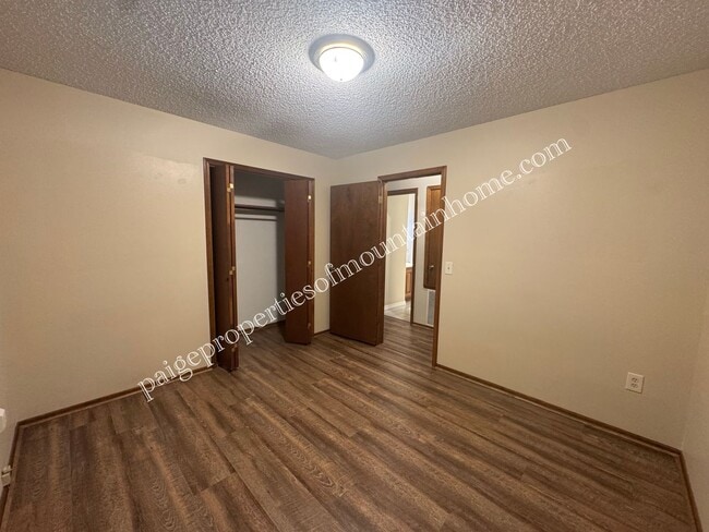 Building Photo - Post Oak Home