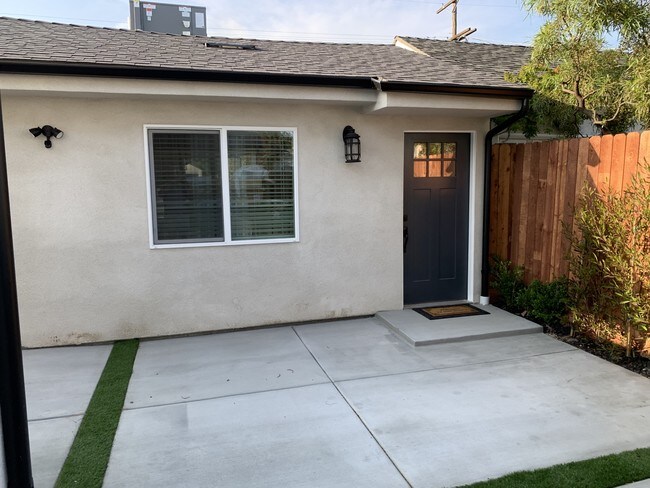 Building Photo - 11313 Delano St