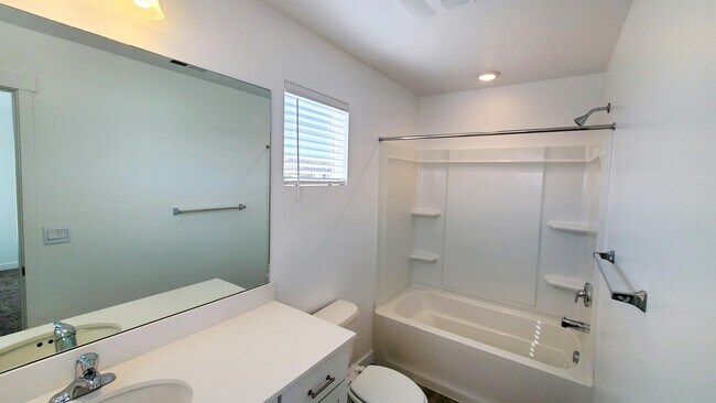 Building Photo - 1043 E Batten Ct