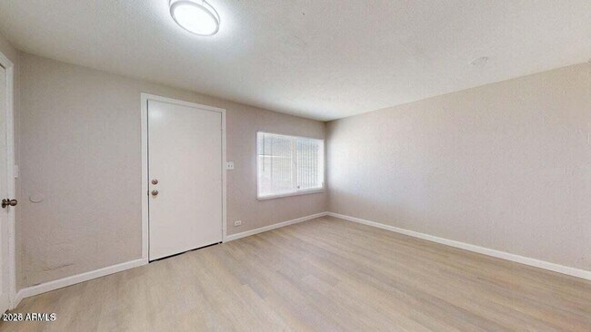 Building Photo - 2214 N 24th Pl