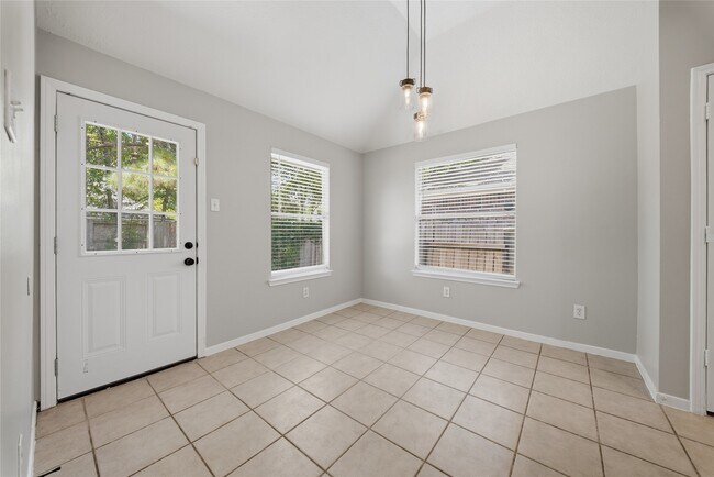 Building Photo - 1607 Sandy Park Dr