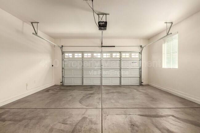 Building Photo - 5216 S 16th Pl